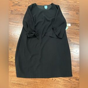 CeCe Black Long-Sleeve Tie-Cuff Shift Dress